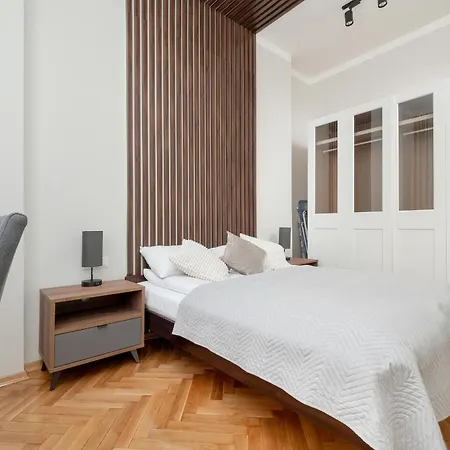 Modern In The Centre Od By Renters